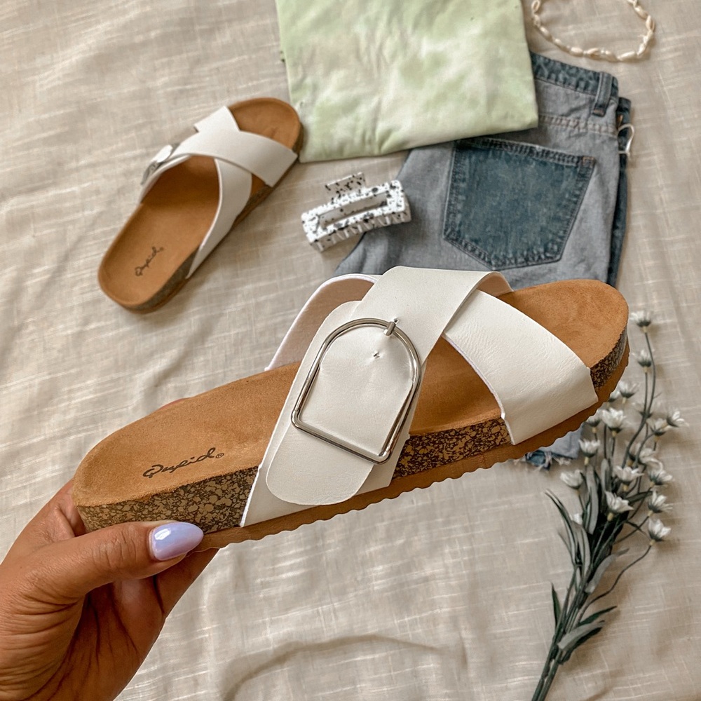 I want what wants me | Sandals